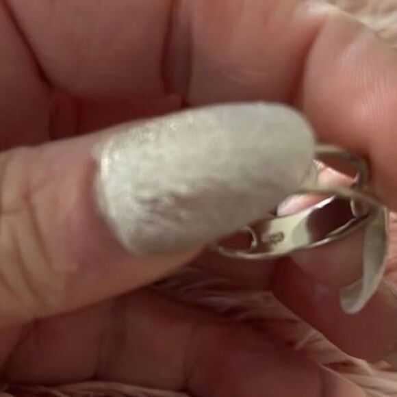 The Bling Safety Pin Ring luxury adjustable in 925 and cubic zirconia. - Picture 4 of 6